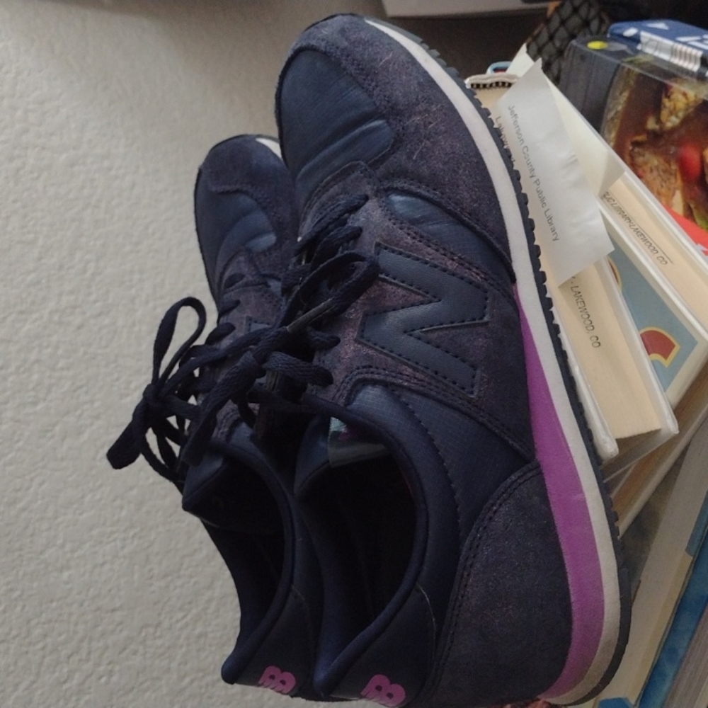 New Balance 420 women's sneakers size 9.5